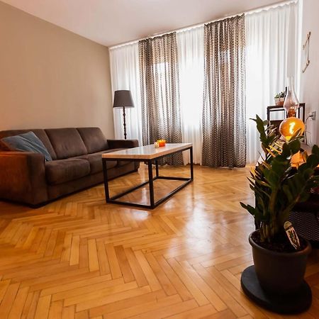 Cosy 2-Bedroom Flat - Fully Equipped Решица Екстериор снимка